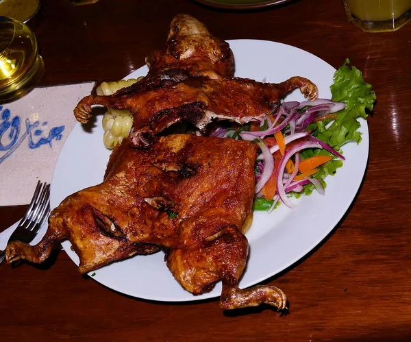 Close-up view to grilled cuy aka Guinea pig, Traditional peruvian dish, Arequipa, Peru — Stok Foto
