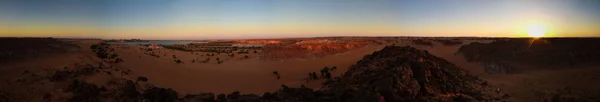 Salida del sol aérea Vista panorámica del grupo de lagos del kebir de Ounianga en Ennedi, Chad — Foto de Stock