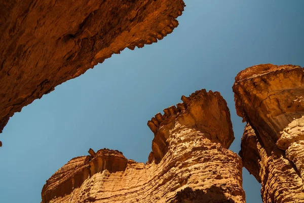 Bottom-up view to Abstract Rock formation at plateau Ennedi aka stone forest in Chad — Stock Photo, Image