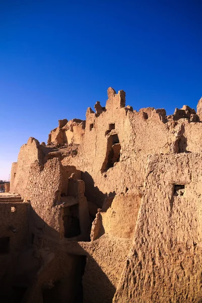 Panorama de la ciudad vieja Shali y Dakrour montaña en oasis de Siwa, Egipto — Foto de Stock