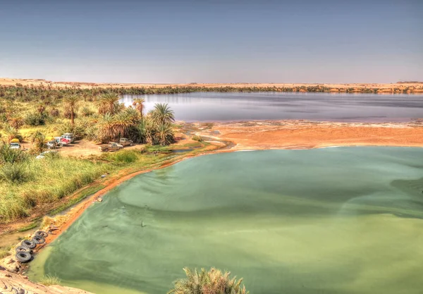 Panoramiczny widok na Katam aka Baramar grupy jezior Ounianga Kebir w Ennedi, Czad — Zdjęcie stockowe