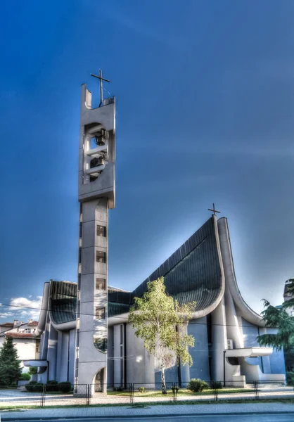 Вид на Католическую Церковь - Святое Сердце Иисуса, Скопье, Северная Македония — стоковое фото