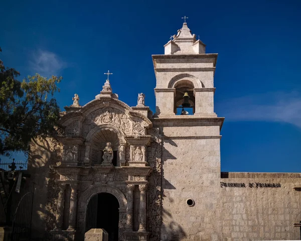 Exterior ciew a fachada de Iglesia de San Juan Bautista de Yanahuara, Arequipa, Perú —  Fotos de Stock