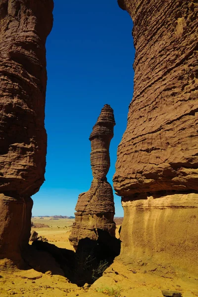 チャドの高原エンネディ別名石林における抽象的な岩の形成 — ストック写真
