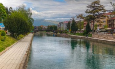 Struga, Ohri, Kuzey Makedonya Black Drin aka crn drin nehri görünümü