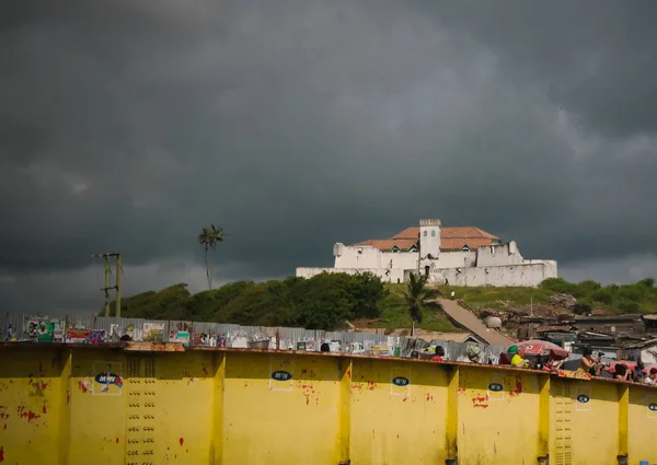 Vista exterior para o castelo e fortaleza de Elmina, Gana — Fotografia de Stock