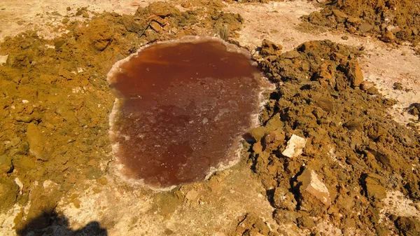 Vista de perto para a panela de sal em Katam aka Baramar lago grupo de lagos Ounianga kebir no Ennedi, Chade — Fotografia de Stock