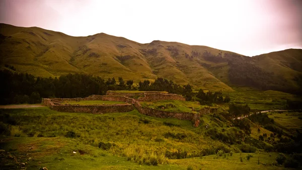 Veduta alle rovine di Puca Pucara aka Fortezza Rossa, Cuzco, Perù — Foto Stock