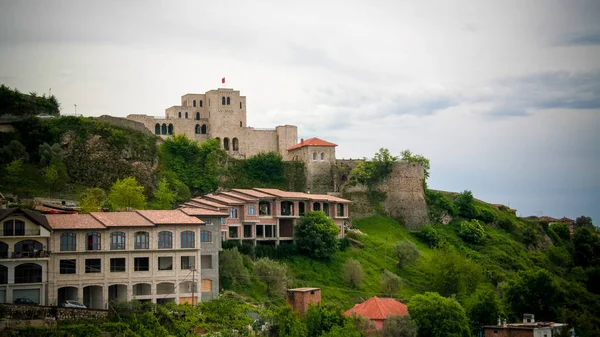 Paisaje con ruinas del castillo de Kruje, Albania — Foto de Stock
