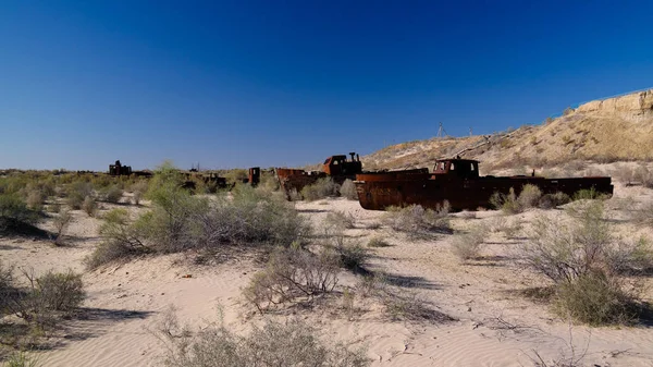 Panoramę cmentarz statek w pobliżu Moynaq o wschodzie słońca, Karakalpakstan, Uzbekistan — Zdjęcie stockowe