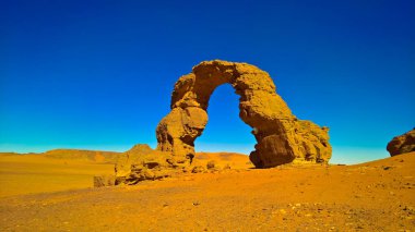 Tamezguida aya Tassili najjer ulusal parkında Cezayir ile kaya oluşumu aka Afrika Arch veya Cezayir kemer kemer