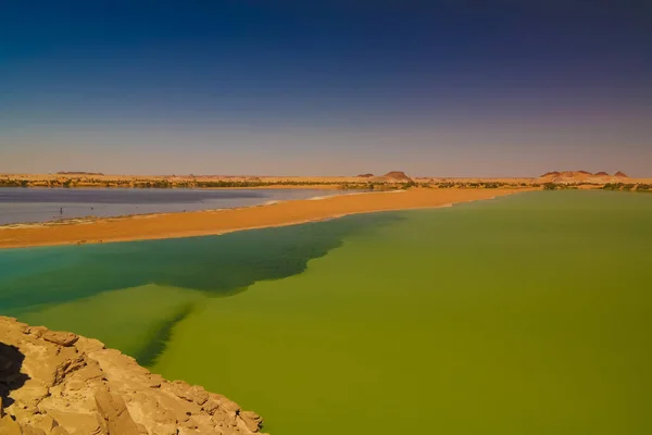Vista panorámica de Katam aka Lago Baramar grupo de lagos kebir Ounianga en el Ennedi, Chad — Foto de Stock
