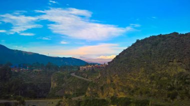 Colca Nehri ve Sabancaya Dağı, Chivay, Peru hava gündoğumu panoramik görünümü