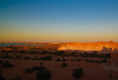 Ennedi, Çad'daki Ounianga kebir göllerinin Yoa gölügrubuna panoramik manzara