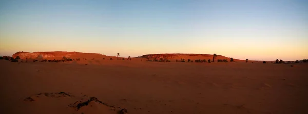 사하라 사막 엔네디, 차드의 사암 형성에서 일몰 — 스톡 사진