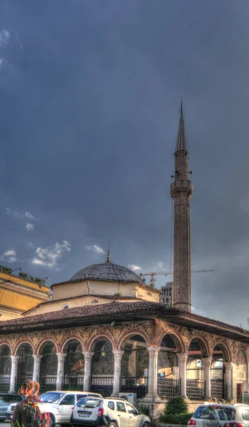 Exterior view to Ethem Bey Mosque at Skanderbeg square, Tirana, Albania — Stock Photo, Image