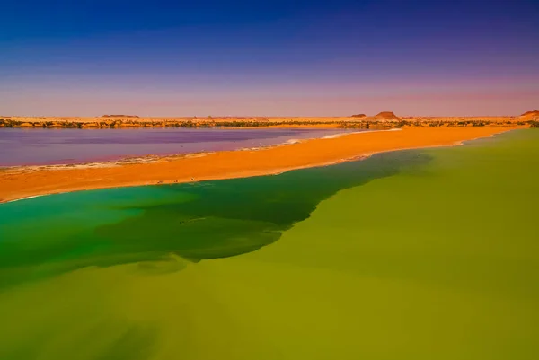 Vista panorámica de Katam aka Lago Baramar grupo de lagos kebir Ounianga en el Ennedi, Chad — Foto de Stock