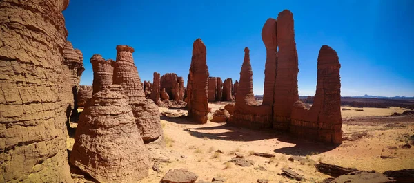 Formace pro abstraktní rock na plošině Ennedi aka kamenného lesa v Čadu — Stock fotografie