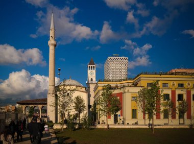Skanderbeg meydanında Ethem Bey Camii dış görünümü, Tiran, Arnavutluk