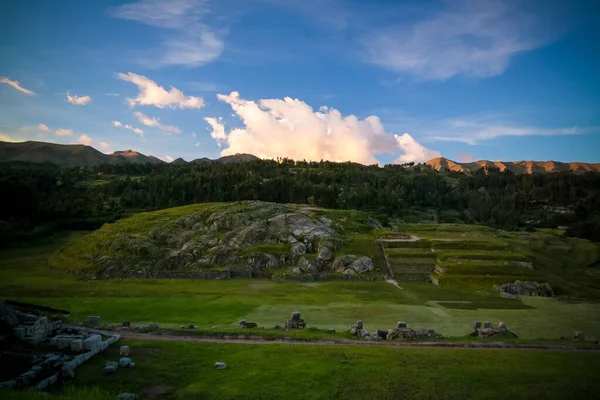 UNESCO Dünya Mirası alanı olan Sacsayhuaman 'a görünüm, Cusco, Peru — Stok fotoğraf