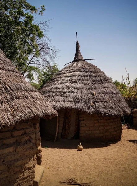 Lanscape met Mataya dorp van Sara stam mensen, Guera, Tsjaad — Stockfoto