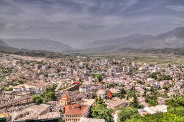 Arnavutluk 'un Cirokaster kentine havadan panoramik manzara