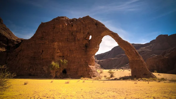 Resumen Formación rocosa en meseta Ennedi aka elefante de piedra en Chad — Foto de Stock