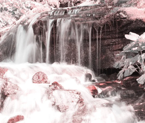 Cascada en un río de montaña. Tonificación retro . —  Fotos de Stock