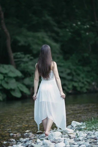 Bela Arte Livre Retrato Bela Jovem Mulher Vestido Branco Menina — Fotografia de Stock