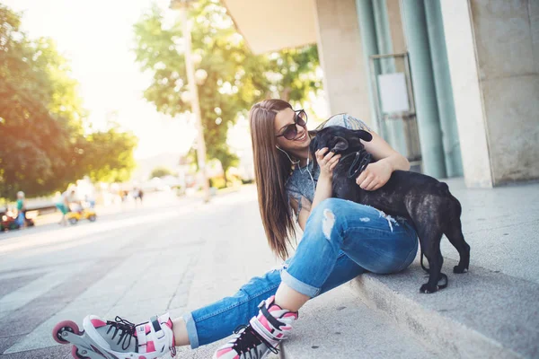 Urban Vintage Portrait Beautiful Attractive Girl Sunglasses Her French Bulldog — Stock Photo, Image