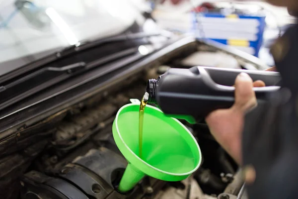 Close Hands Unrecognizable Mechanic Doing Car Service Maintenance Oil Fuel — Stock Photo, Image