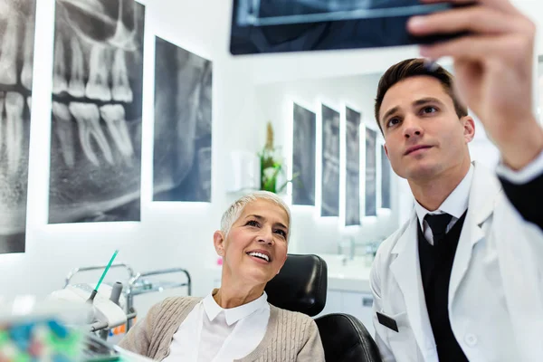 Стоматолог Пациент Стоматологической Клиники — стоковое фото
