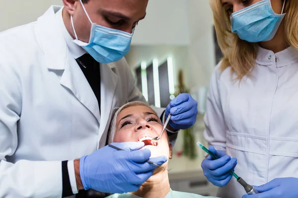 Стоматолог Пациент Стоматологической Клиники — стоковое фото