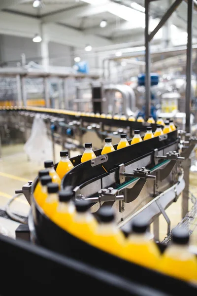 Промисловий Завод Приміщенні Машинах Роботизована Фабрична Лінія Переробки Розливу Пляшок — стокове фото