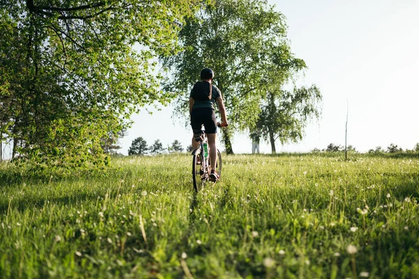 Cyclist Man Feet Riding Mountain Bike Outdoor Trail Deep Grass — Stock Photo, Image