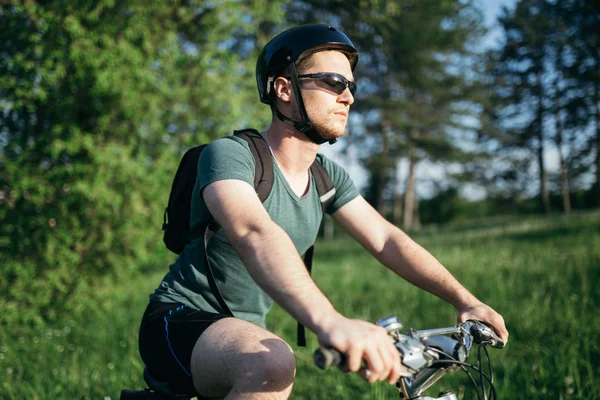 Cyclist Man Riding Mountain Bike — Stock Photo, Image