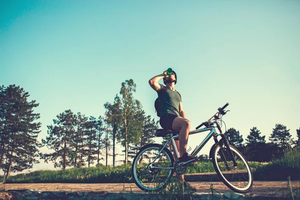 Mountain Biker Sunset Drinking Water — Stock Photo, Image