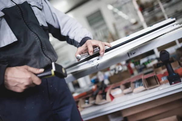 Handwerker Montieren Pvc Türen Und Fenster Arbeit Der Fertigung Selektiver — Stockfoto