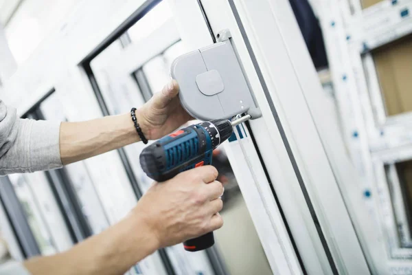 Handwerker Montieren Pvc Türen Und Fenster Arbeit Der Fertigung Selektiver — Stockfoto