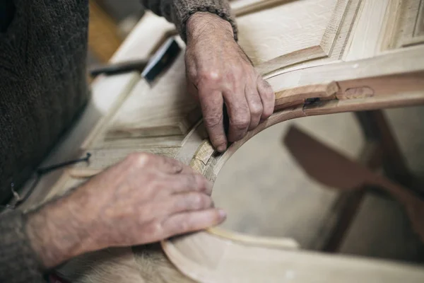 Primer Plano Del Viejo Maestro Carpintero Trabajando Carpintería Taller — Foto de Stock