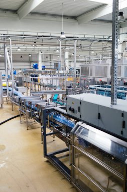 Şişeleme tesisi - su işleme ve şişe ve galon saf mineral Gazlı su şişeleme için satır şişeleme.