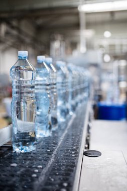 Şişeleme tesisi - su işleme ve şişe ve galon saf mineral Gazlı su şişeleme için satır şişeleme.