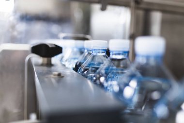 Şişeleme tesisi - su işleme ve şişe ve galon saf mineral Gazlı su şişeleme için satır şişeleme.