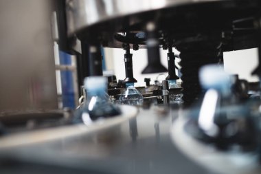 Şişeleme tesisi - su işleme ve şişe ve galon saf mineral Gazlı su şişeleme için satır şişeleme.