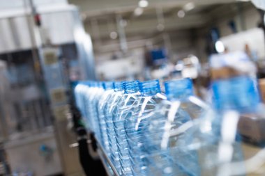 Şişeleme tesisi - su işleme ve şişe ve galon saf mineral Gazlı su şişeleme için satır şişeleme.