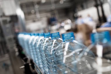 Şişeleme tesisi - su işleme ve şişe ve galon saf mineral Gazlı su şişeleme için satır şişeleme.