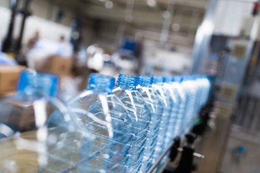 Şişeleme tesisi - su işleme ve şişe ve galon saf mineral Gazlı su şişeleme için satır şişeleme.