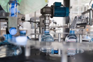 Şişeleme tesisi - su işleme ve şişe ve galon saf mineral Gazlı su şişeleme için satır şişeleme.