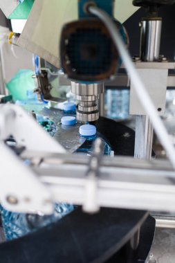 Şişeleme tesisi - su işleme ve şişe ve galon saf mineral Gazlı su şişeleme için satır şişeleme.