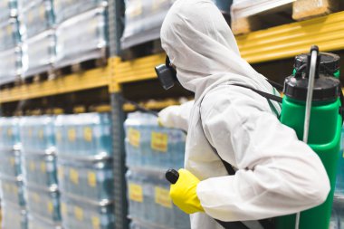 Haşere kontrol işçi el Holding püskürtücü için püskürtme pestisit üretim veya üretim fabrikası